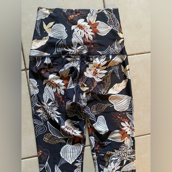 Emily Hsu women’s leggings. Size Medium. Only worn once! - Picture 4 of 4